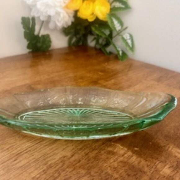 Green Pressed Glass Celery Dish Vintage Mid Century Relish Tray or Table Center - Picture 4 of 5